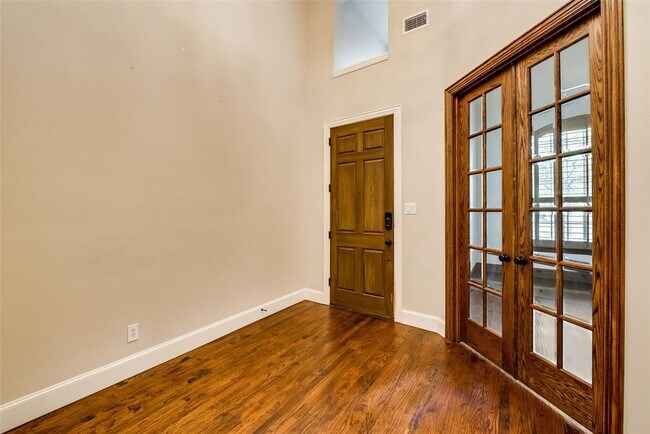 Building Photo - 1401 Goldenrod Cir