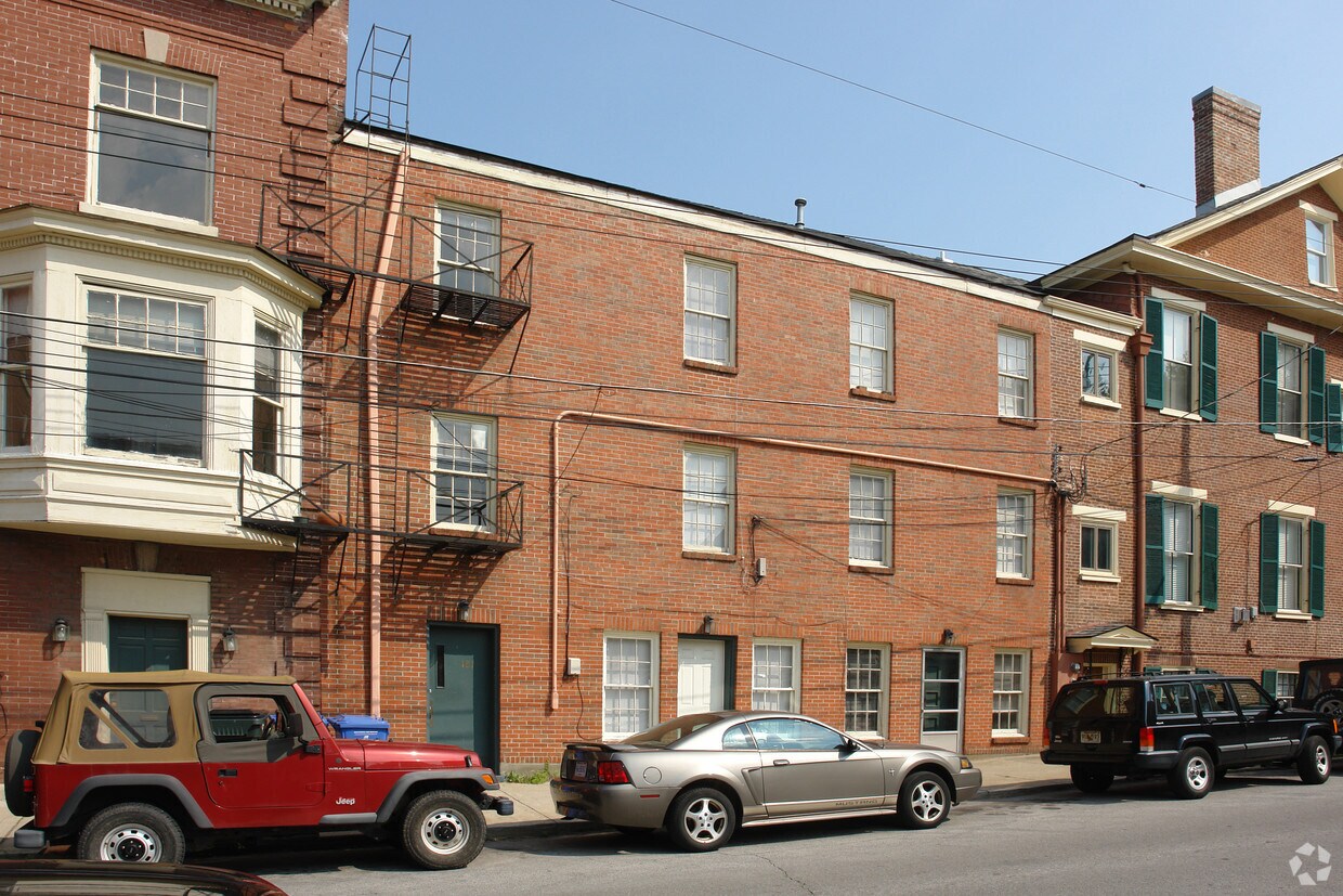 Primary Photo - 185 Market St