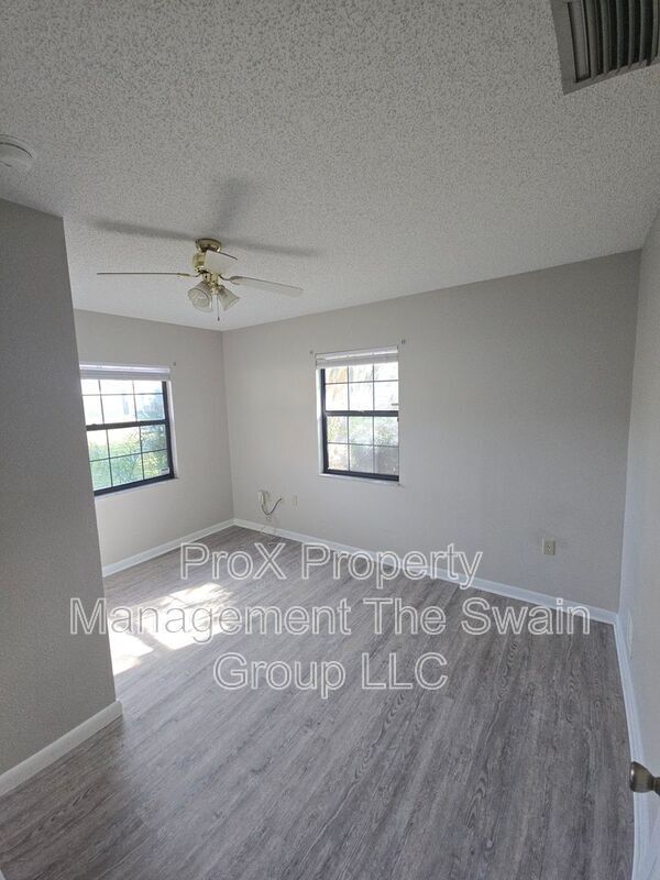 Foto del edificio - 1398 Lucerne Loop Rd NE