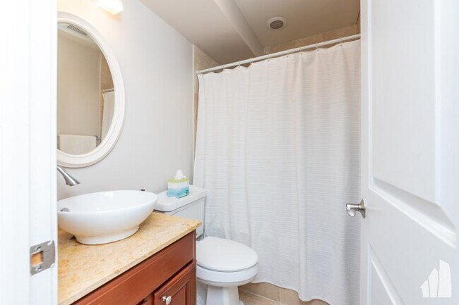 Foto del edificio - 2 bedroom in Chicago IL 60613