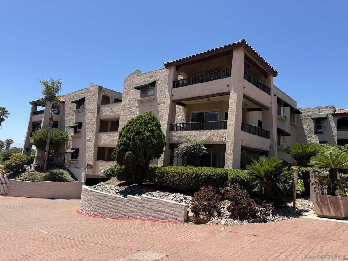 Primary Photo - 2520 Clairemont Dr