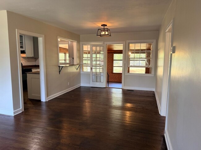 Building Photo - 1024 Cherokee Dr