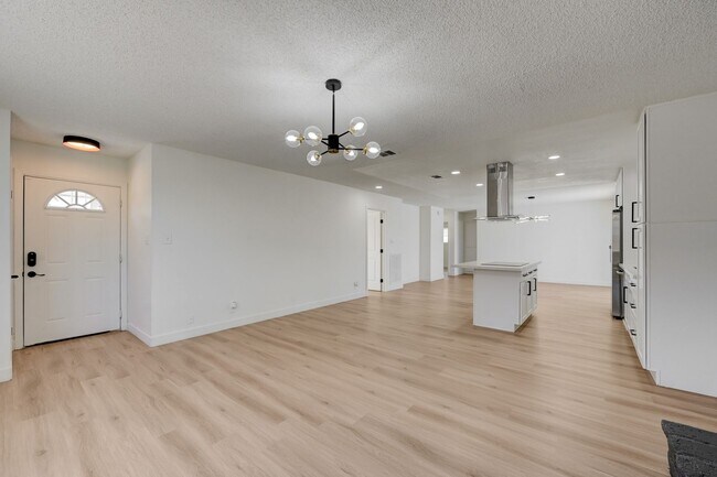 Building Photo - 4382 E Del Santos Dr