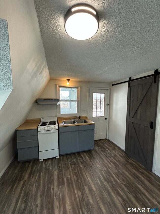 Building Photo - 168 High St