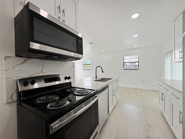 Building Photo - 631 N 68th Terrace