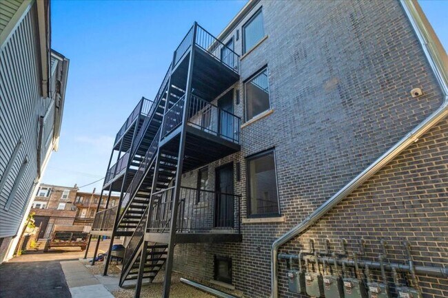 Foto del edificio - 2 bedroom in Chicago IL 60647