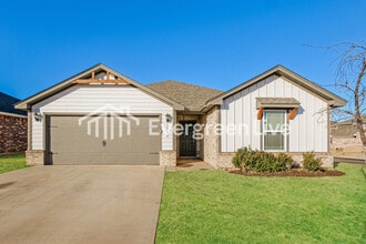 Building Photo - 1600 Maroon Dr