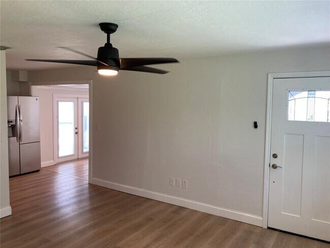 Building Photo - 7131 Orpine Dr N
