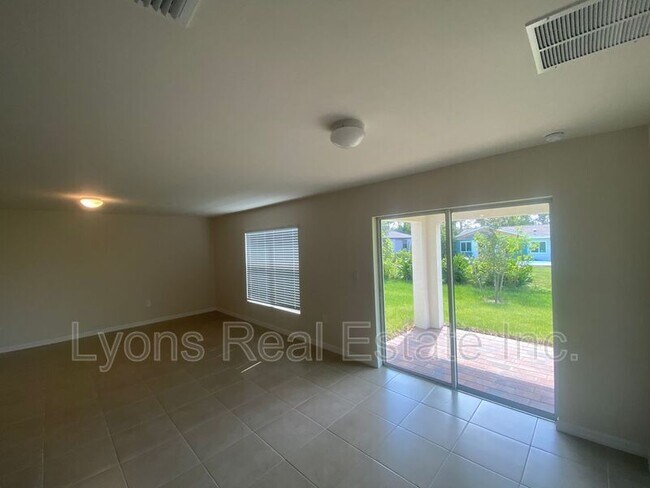 Foto del edificio - 23211 McQueeney Ave