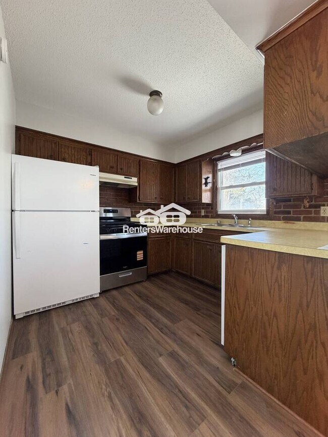 Building Photo - Available Now 3 Bedroom 2 Bath Single Family Home in Brooklyn Park