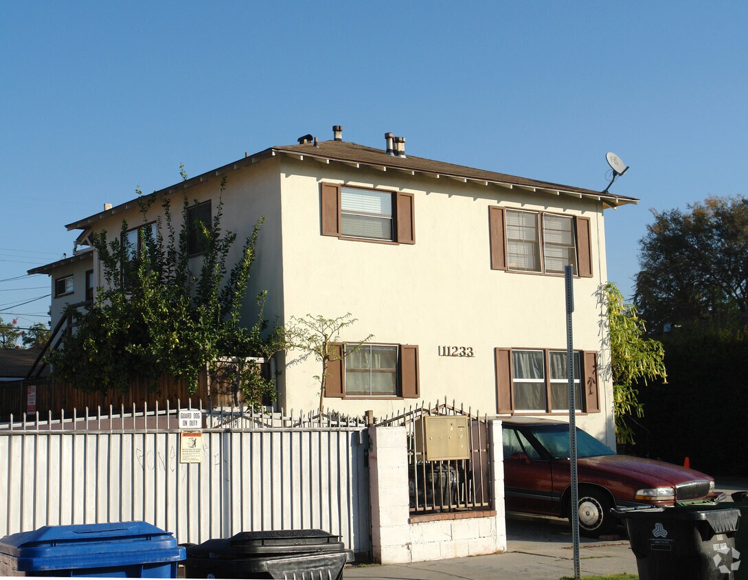 Building Photo - 11233 Emelita St