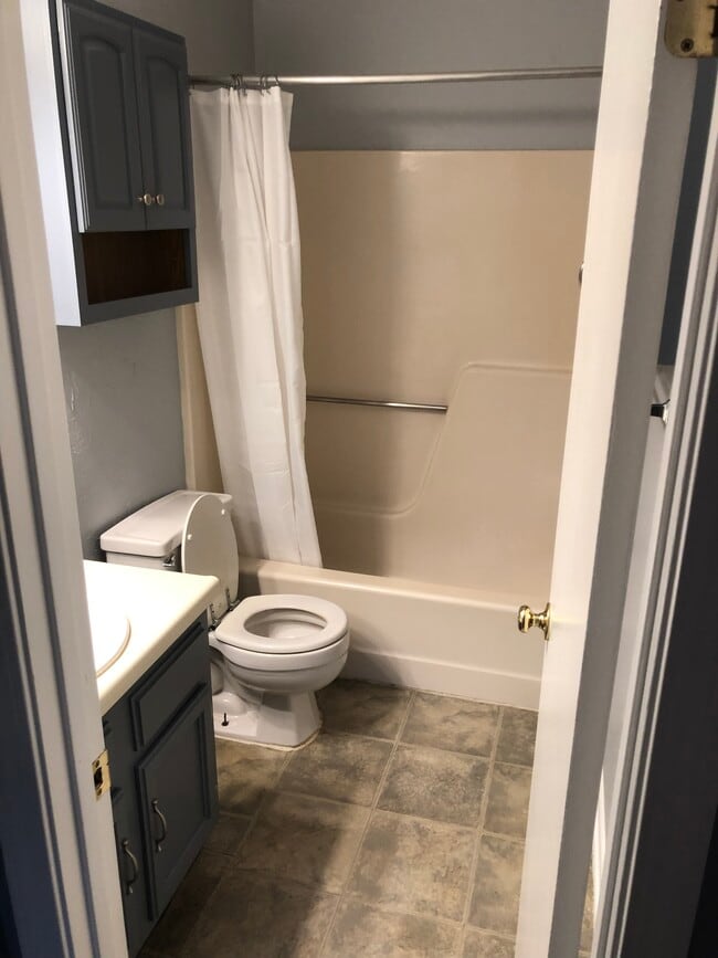 Building Photo - 12 Oak Forest Pl