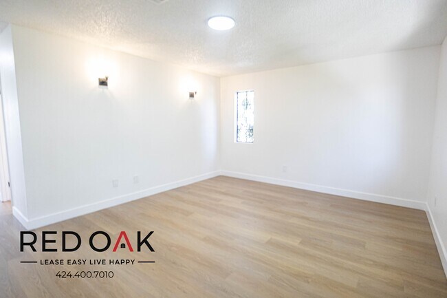 Building Photo - Fantastic Bright and Sunny Completely Remo...