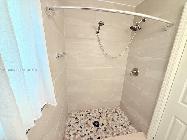 Building Photo - 254 E Dania Beach Blvd