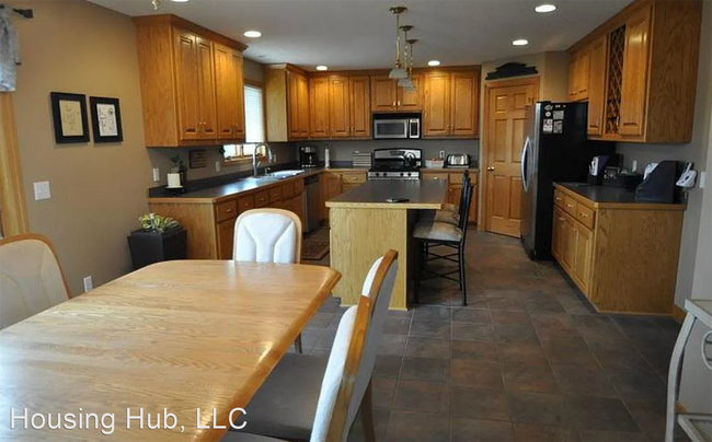 Building Photo - 4 br, 2.5 bath House - 17331 Zumbrota St NE