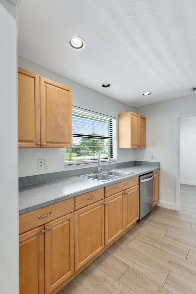 Foto del edificio - ** WILLOUGHBY ACRES ** POOL HOME - 3 BED / 2 BATH - PETS OK! - NORTH NAPLES - ANNUAL RENTAL