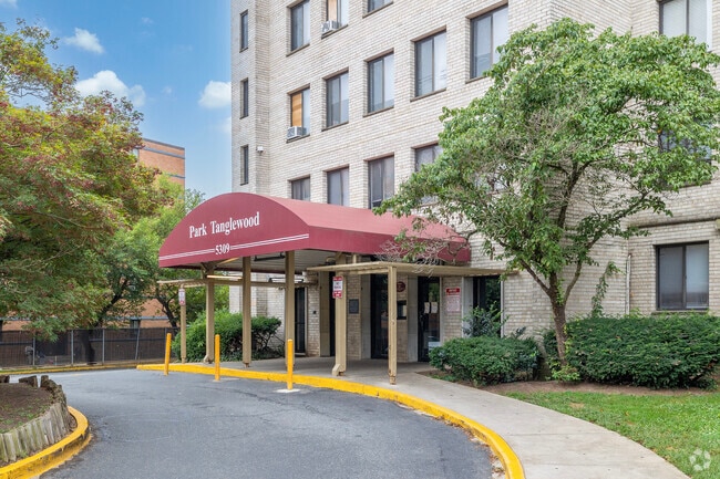 Building Entrance - Park Tanglewood