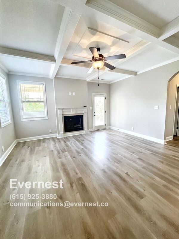 Foto del edificio - 1204 Henry Pl Blvd