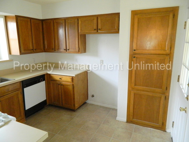 Building Photo - 309 Shady Valley Dr