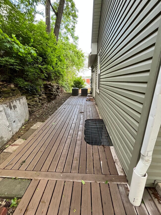 Deck - 20 Fern St