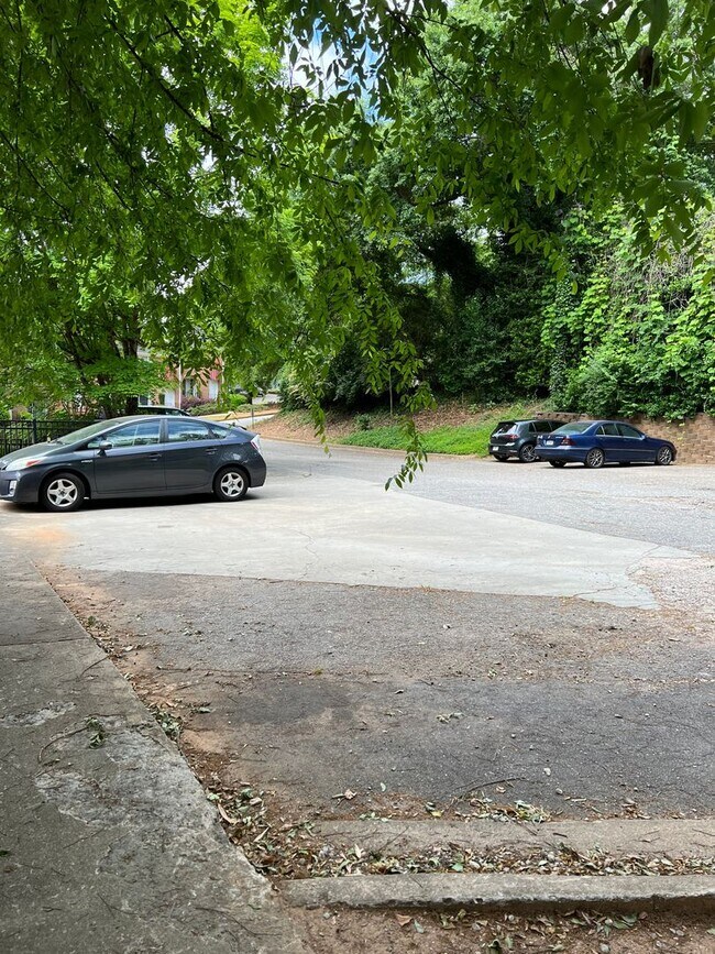 Foto del edificio - Sleepy Hollow Townhome - Convenient Location and Privacy