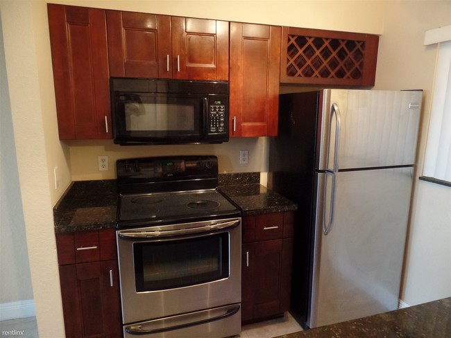 Building Photo - 2 br, 2 bath Condo - Lakeview Club 2811 204