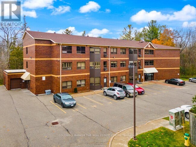 Building Photo - 166 Olive St