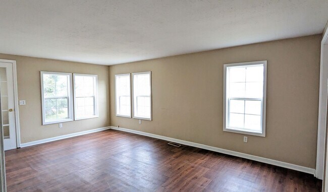 Foto del edificio - 2409 Crozier-3 bedroom house, off Lincoln