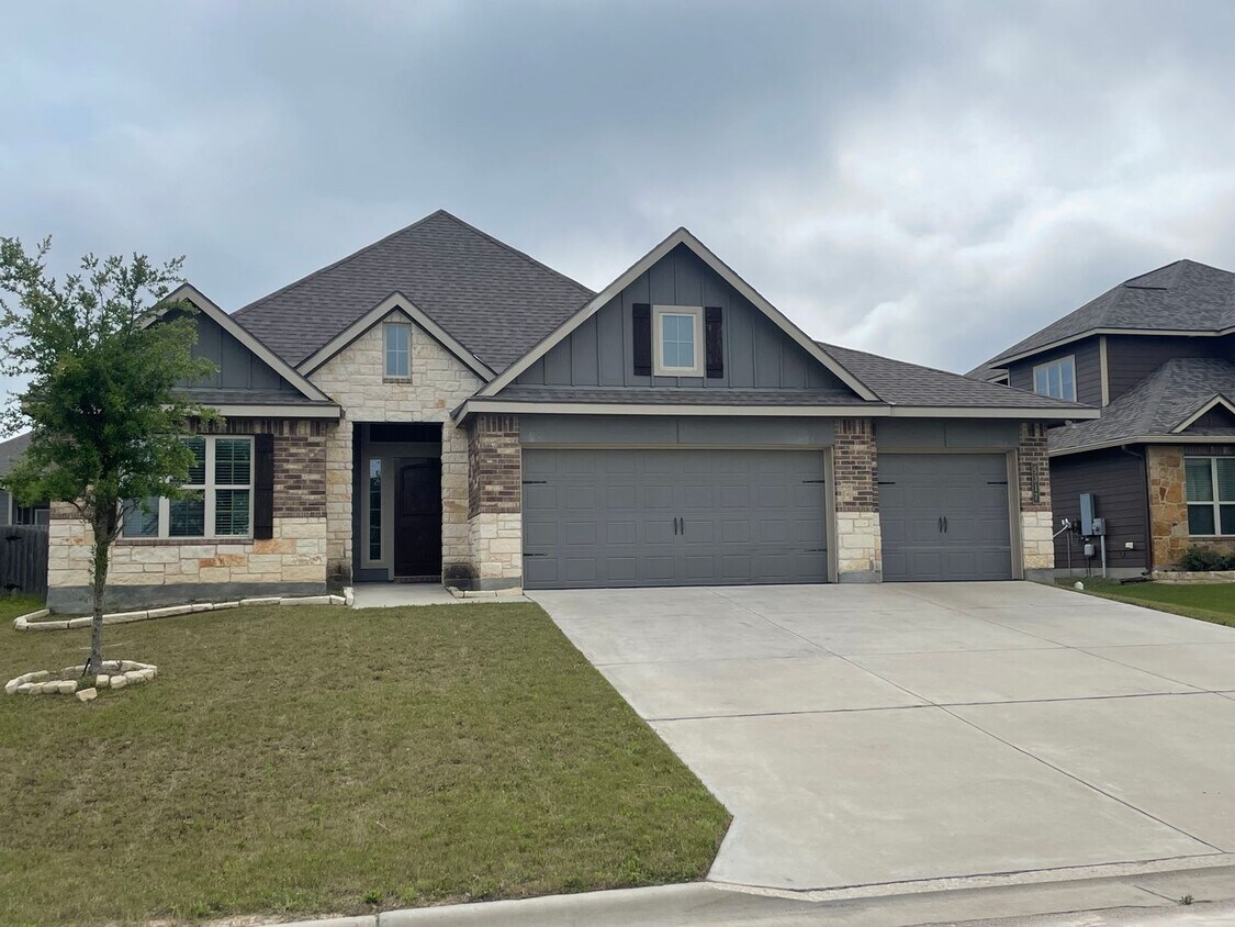 Foto principal - 4 BEDROOM NEAR STILLHOUSE HOLLOW LAKE