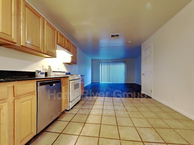 Foto del edificio - 1112 Evelyn Ln