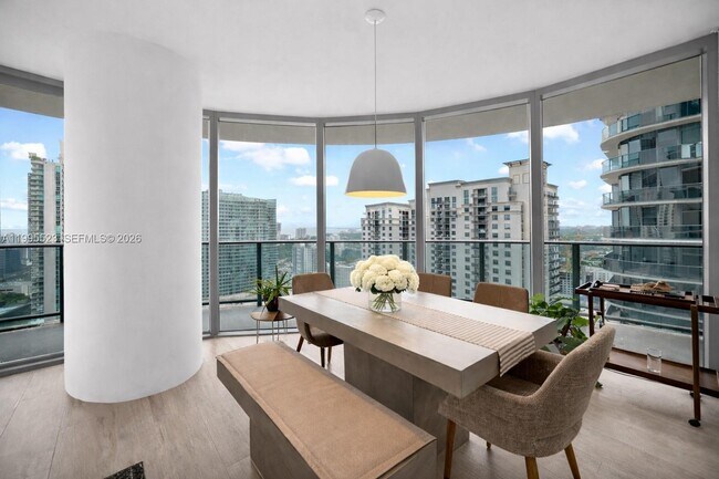 Foto del edificio - 45 SW 9th St