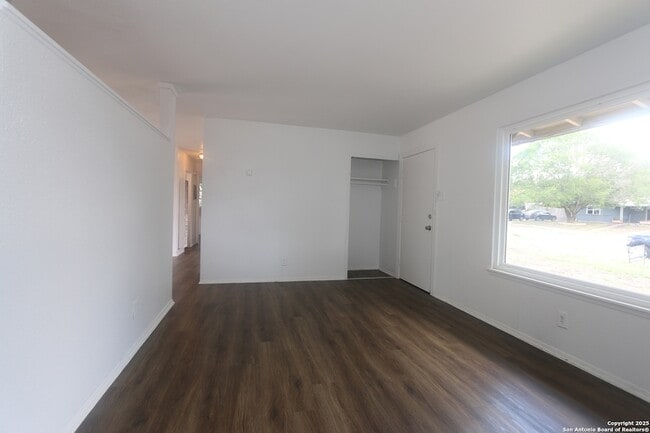 Building Photo - 127 Fair Valley St