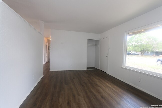 Foto del edificio - 127 Fair Valley St