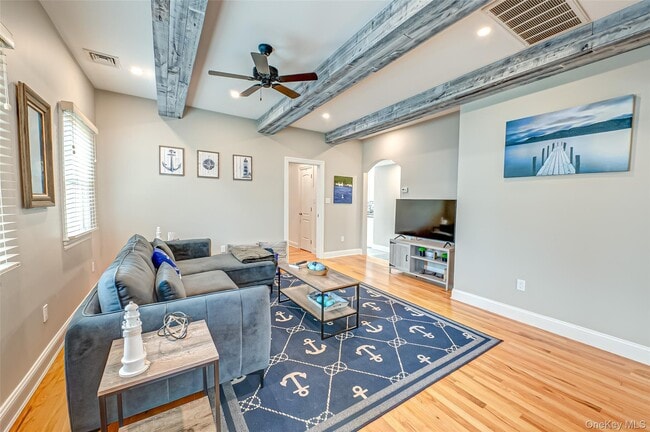 Building Photo - 71 S Bay Dr