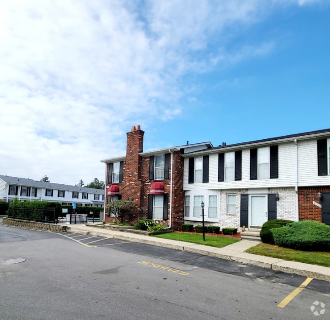 Building Photo - 21771 Hidden Rivers Dr N