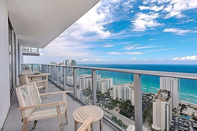 Building Photo - 4010 S Ocean Dr
