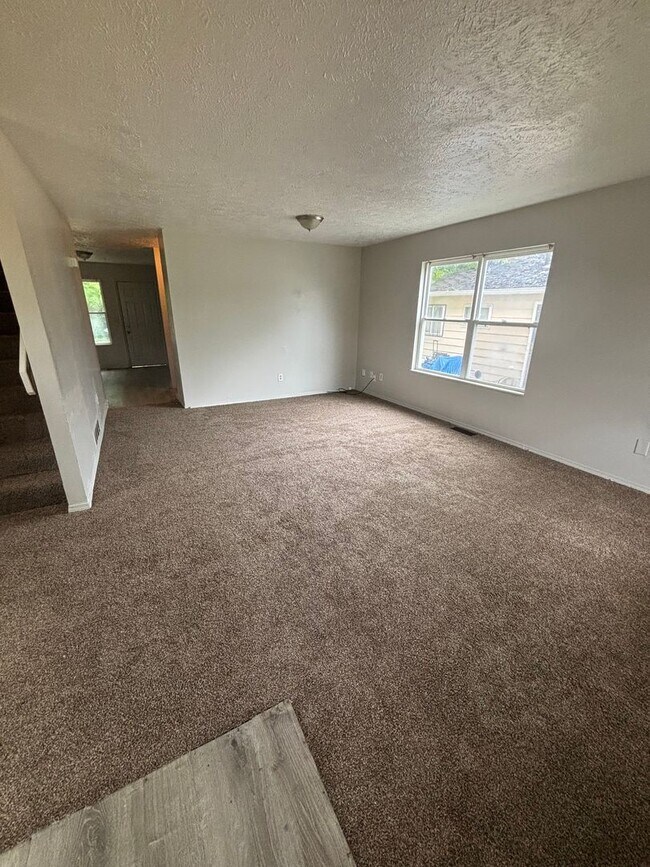 Building Photo - 3bd Single Section 8/Cash Pay