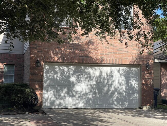 Building Photo - 12027 Privada Saratoga Ave