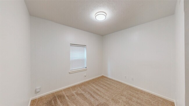 Foto del edificio - 5843 Petty St