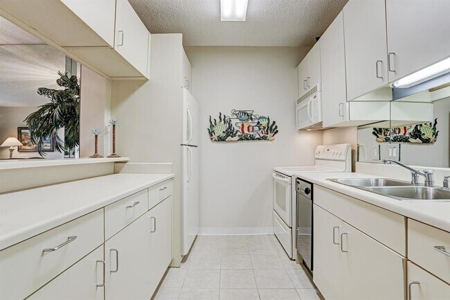 Building Photo - 1401 E Beach Dr