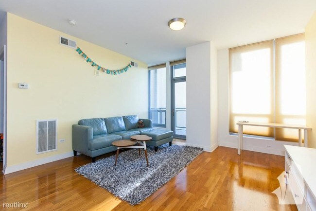 Foto del edificio - 565 W Quincy St