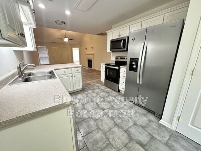 Foto del edificio - 210 Rocky Ridge Dr