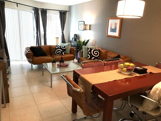 Foto del edificio - 8811 SW 132nd Pl