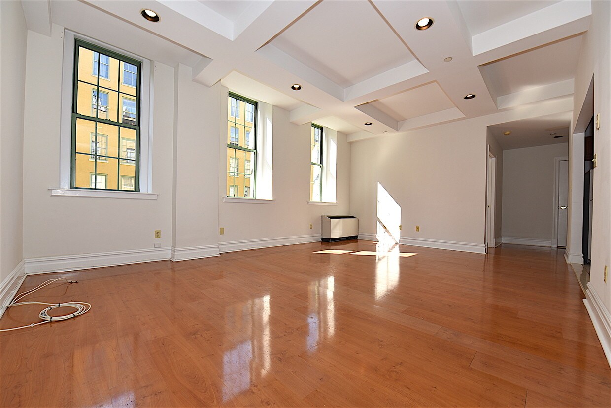 Primary Photo - 4502 Ditmars Blvd