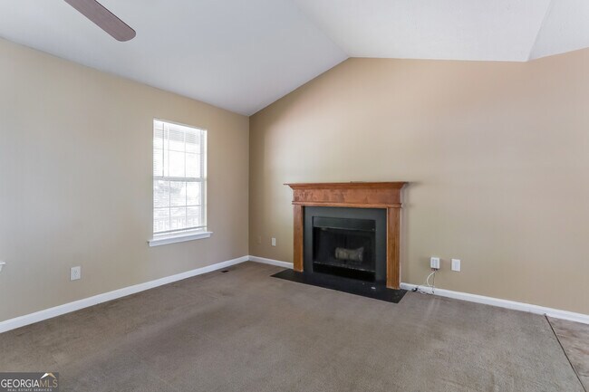 Building Photo - 595 Deering Dr