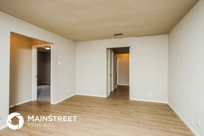 Foto del edificio - 1838 Burning Tree Ln