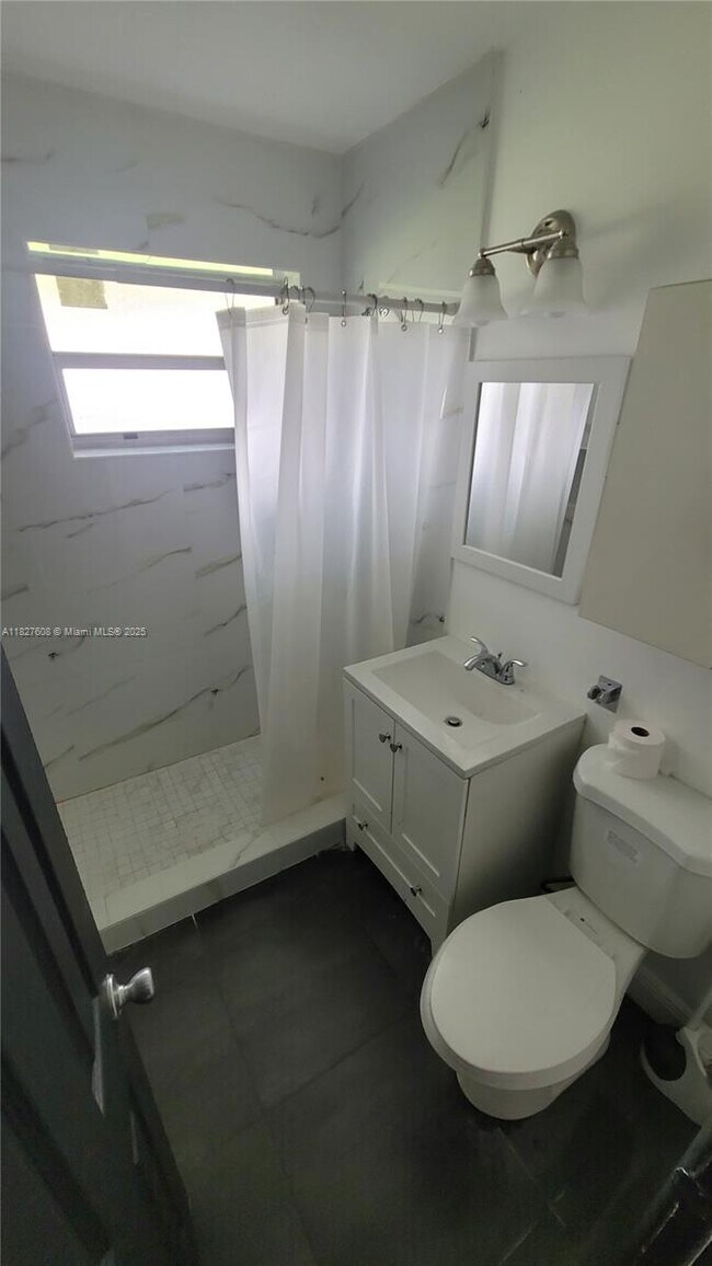 Foto del edificio - 3042 NW 27th St