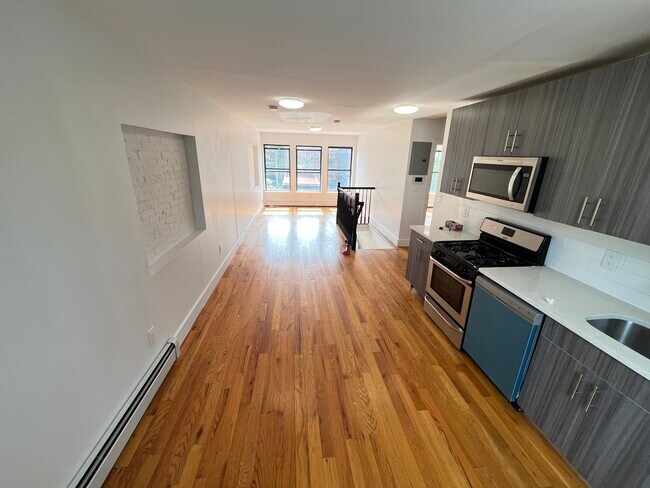 Building Photo - 515 Evergreen Ave
