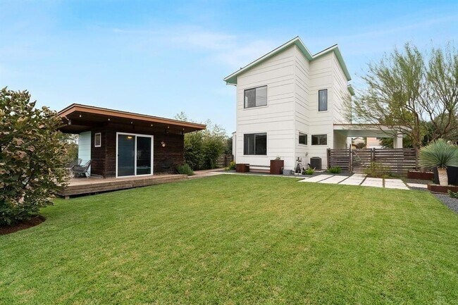 Building Photo - 5725 Toscana Ave