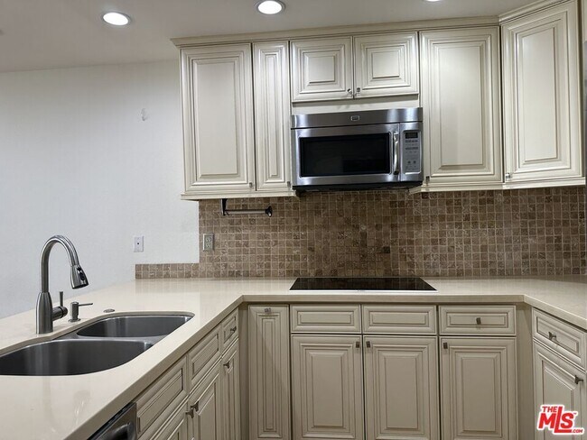 Foto del edificio - 21323 Norwalk Blvd
